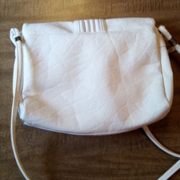White purse, fold over front - Picture 3 of 4